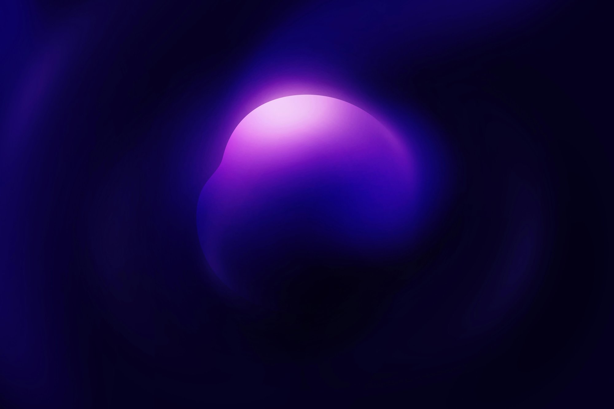 violetti-muoto-tummalla-taustalla